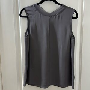 Vince Size Small silk sleeveless gray top